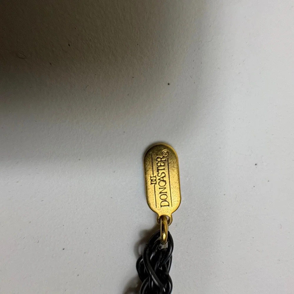 Vintage Doncaster Heavy Medallion Necklace Black Metal‎ Chain Gold Tone